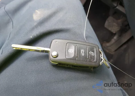 2010 Volkswagen Jetta Limited Edition z USA, uszkodzony, nr VIN 3VWRX7AJ6AM131125